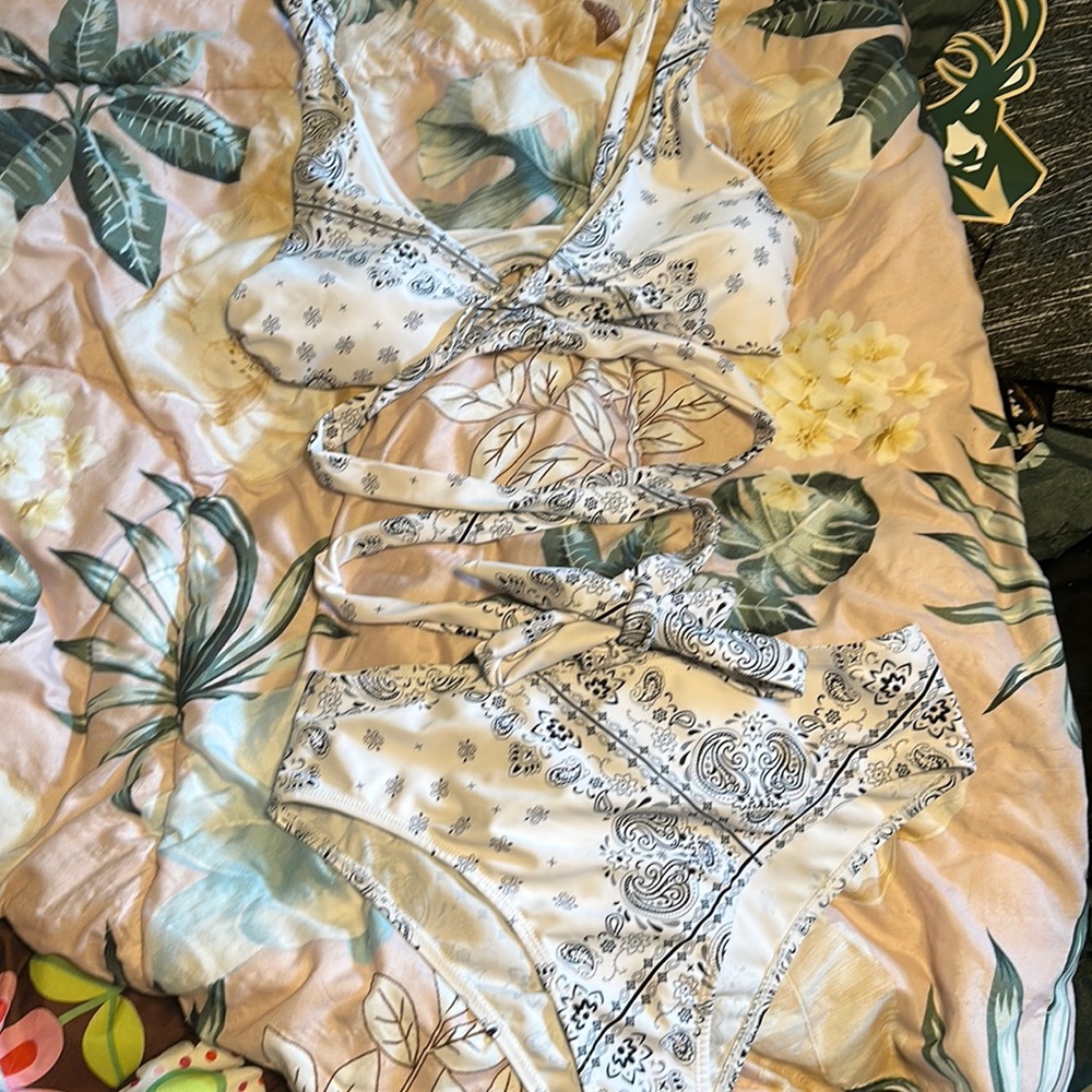 SHEIN White Paisley Bikini